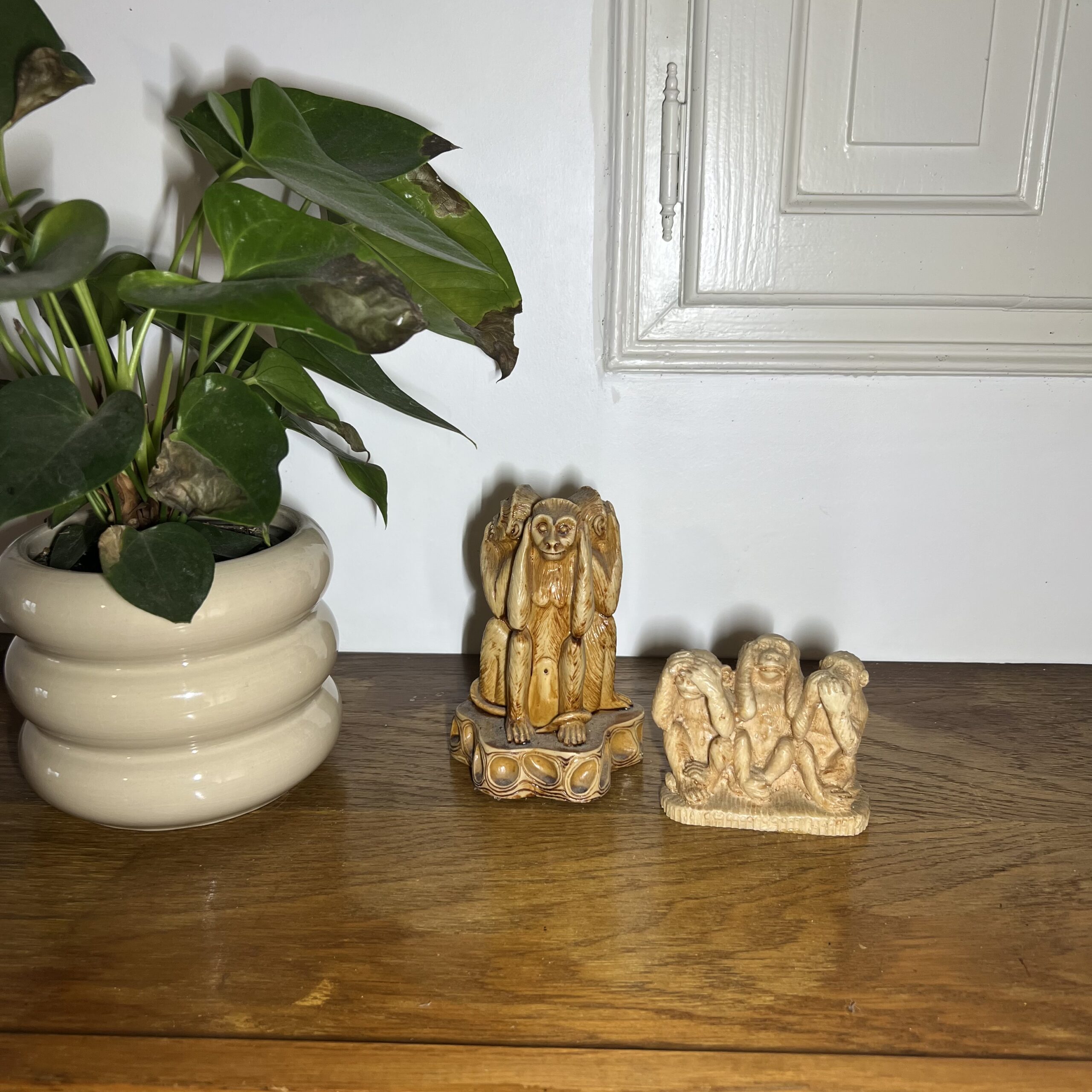 singes en résine - debarras rochefortais