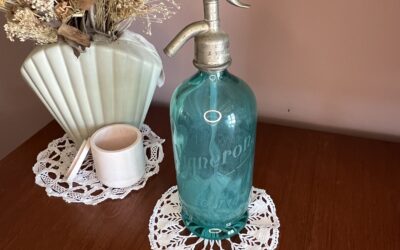 Ancien siphon en verre bleu