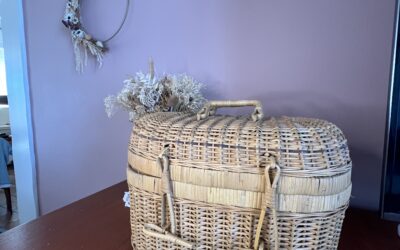 Vanity vintage en rotin